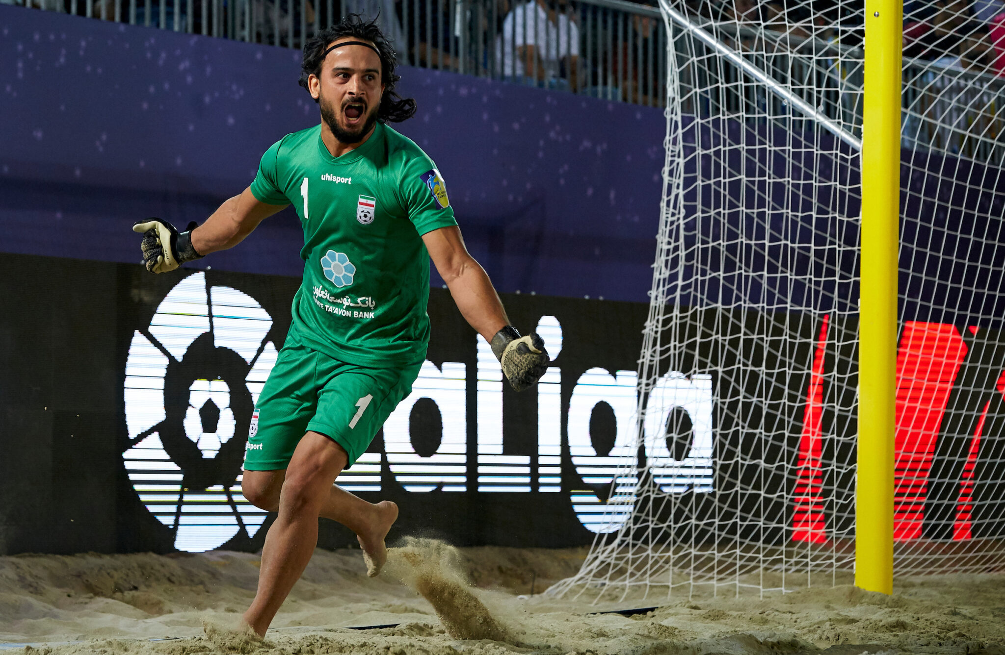 Football dubai. Футбол Дубай. Goalkeeper Iran. Iran Beach Soccer. Элинтон Андраде.