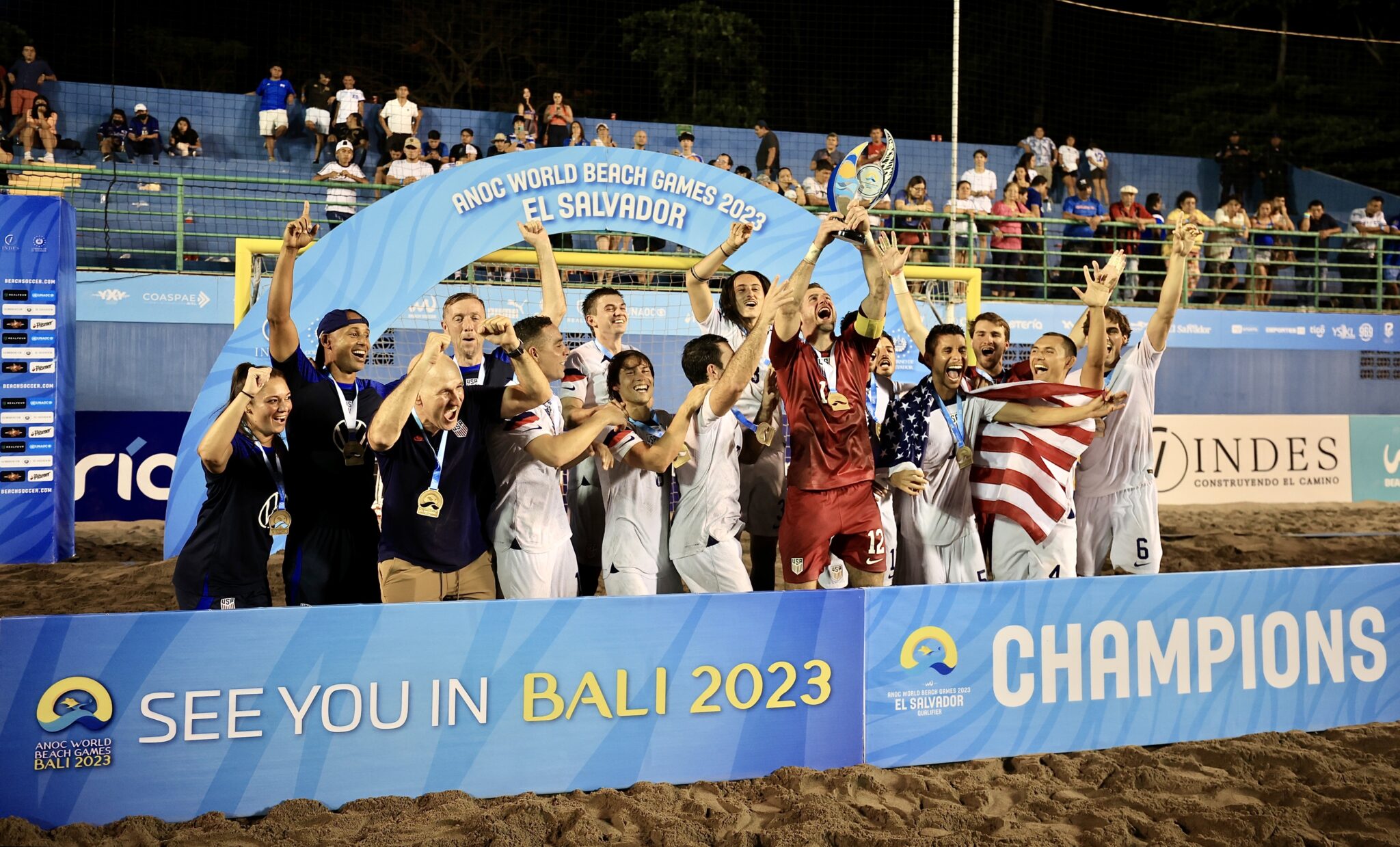 The USA lift the trophy in El Salvador Beach Soccer Worldwide