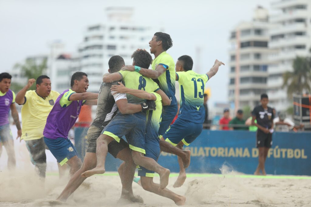 Victoria_Andrés are the Campeonato de Fútbol Playa 2023 champions