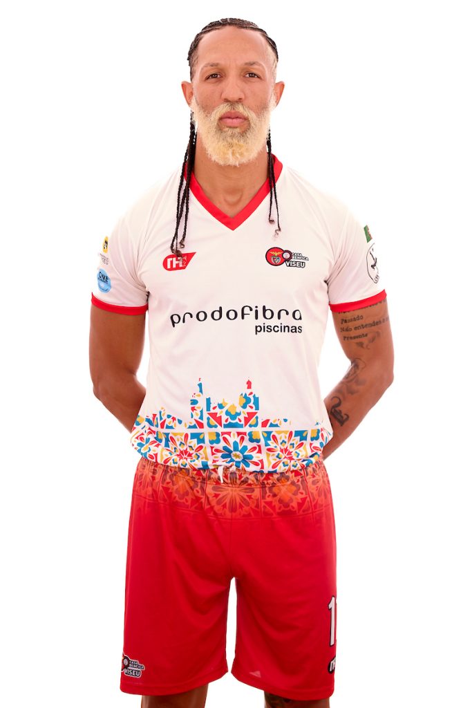 Milton Henani  Farmhouse  Loureiro