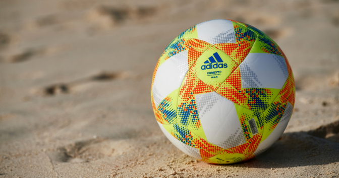Top Giveaway Wurfmaterial für jeden Anlass 12 x Schaumgummi Beach Soccer Ball 